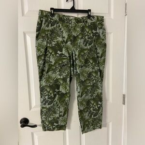 T12- SUN+STONE Tropical Green Cargo Cropped Pants